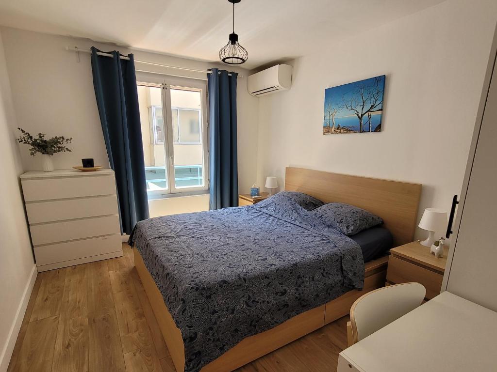 Postel nebo postele na pokoji v ubytování T2 Bleu Mer - Centre ville, plage et gare