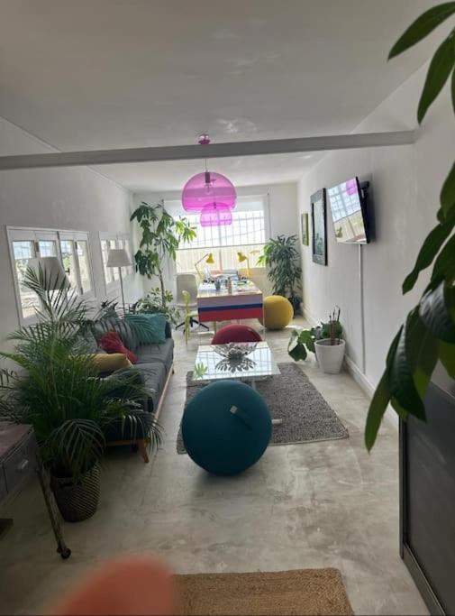 Photo de la galerie de l'établissement Studio rénové atypique à Marseille près des plages, à Marseille