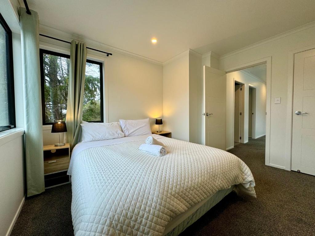 NO PARTY ALLOWED, Entire Brand New 3 bedroom townhouse, free unlimited fibre wifi and free parking - Resim 7