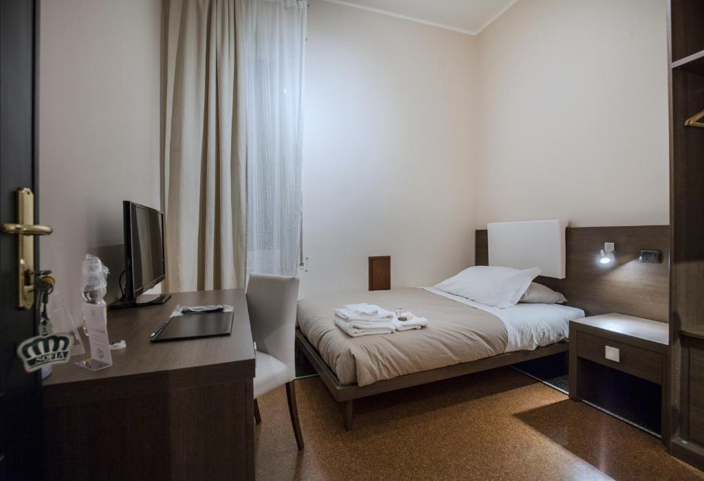 Postel nebo postele na pokoji v ubytování Guesthouse Vittoria Rooms - the Original since 2015