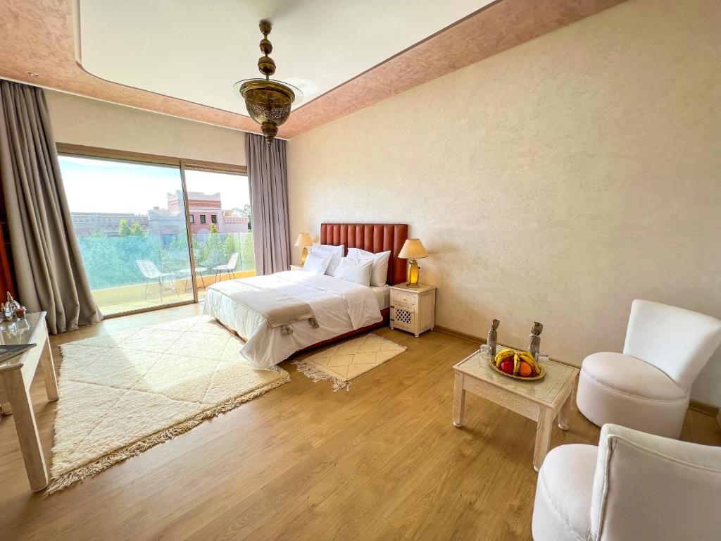 Postel nebo postele na pokoji v ubytování Riad villa saphir & SPA