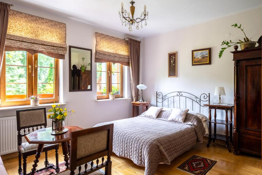 Postel nebo postele na pokoji v ubytování Dworek Wadera