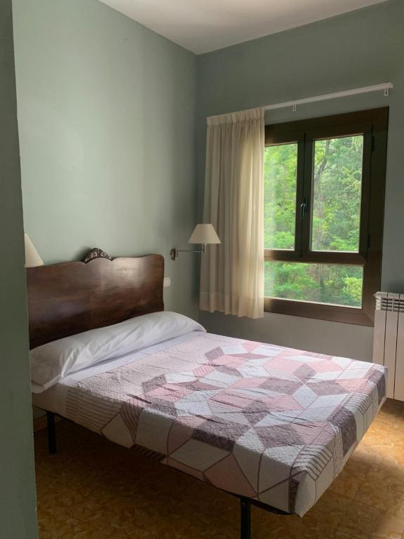 Postel nebo postele na pokoji v ubytování Hostal Rural Can Enric