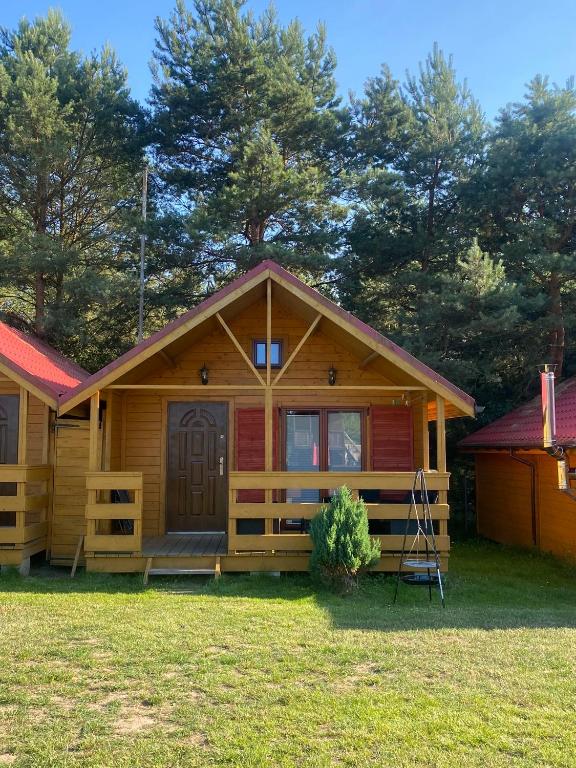 Vonkajšia záhrada v ubytovaní Domki nad morzem - Wisełka