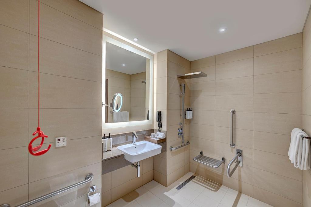 Koupelna v ubytování Crowne Plaza Muscat OCEC by IHG