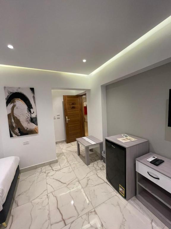 Postel nebo postele na pokoji v ubytování El Mesaadya Hotel فندق المساعدية