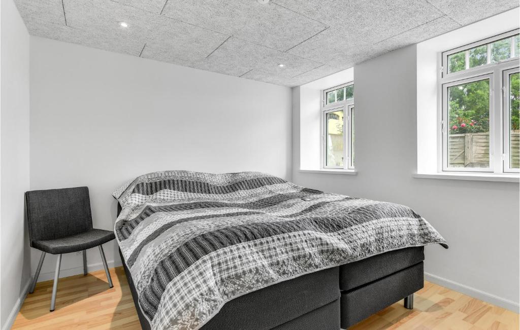 Postel nebo postele na pokoji v ubytování Pet Friendly Home In Højer With Kitchen