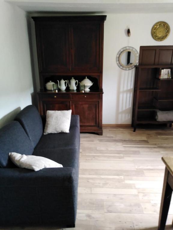 a living room with a couch and a table at Studio d'antan in Orpierre