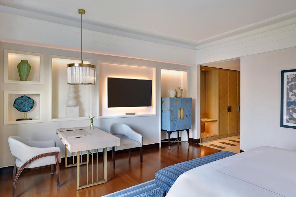 Postel nebo postele na pokoji v ubytování Waldorf Astoria Cairo Heliopolis