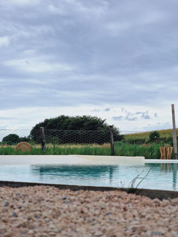 Bazén v ubytování Calasole Glamping nebo v jeho okolí