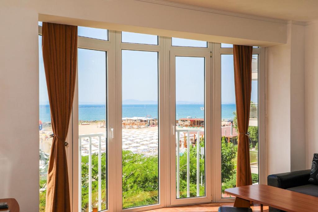 Nespecifikovaný výhled na moře nebo výhled na moře při pohledu z hotelu