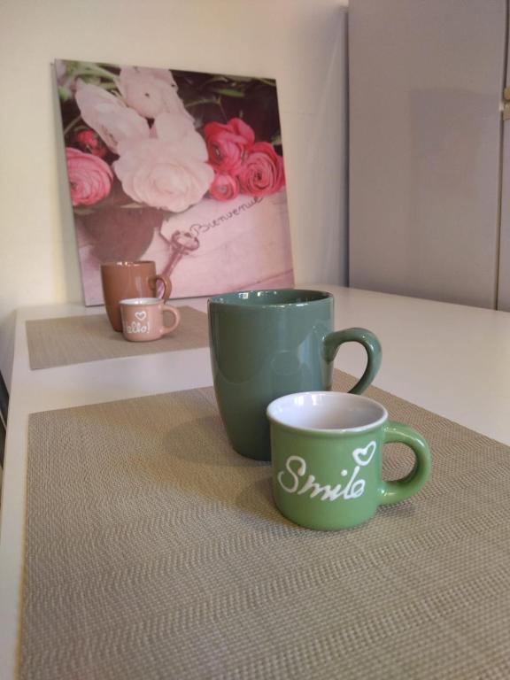two cups sitting on a table with a picture at A un passo da Siena in Tognazza