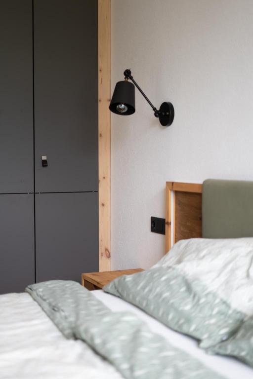 Postel nebo postele na pokoji v ubytování Rennerhof - Ferienwohnung im Lesachtal