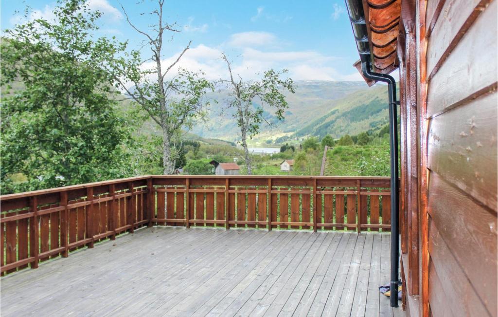 Nespecifikovaný výhled na hory nebo výhled na hory při pohledu z prázdninového domu