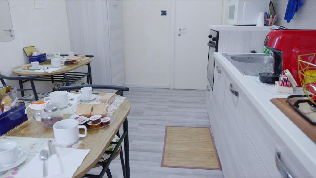 Kuchyň nebo kuchyňský kout v ubytování B&B Alpaca Biella