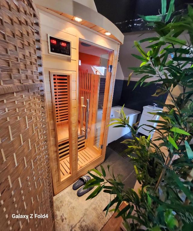 Φωτογραφία από το άλμπουμ του StarWars SAUNA Jacuzzi balneo à 10 minutes de Disneyland σε Condé-Sainte-Libiaire