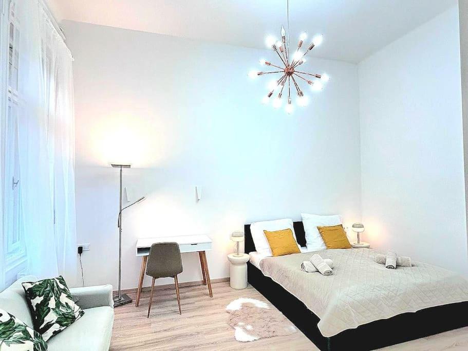 Liszt Apartmen with garage available - Symphony 2 1061 Budapest, Liszt Ferenc tér 5 kép - 1