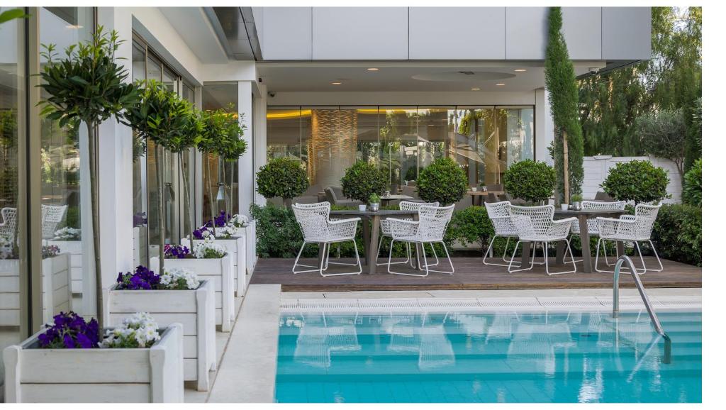 Бассейн в Alasia Boutique Hotel или поблизости