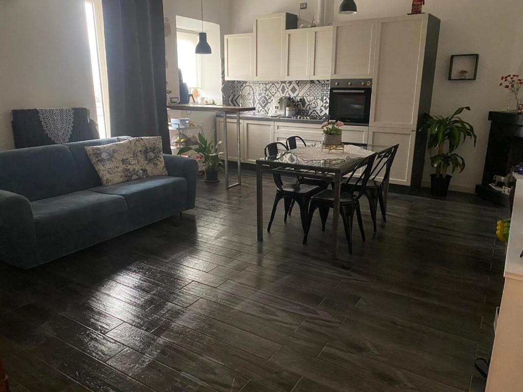 Kuchyň nebo kuchyňský kout v ubytování Nel cuore di Alvito, appartamento in centro