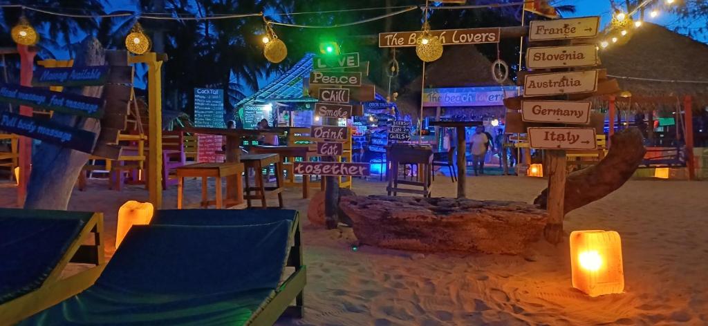 Večerní zábavní program pro hosty v ubytování The beach lovers nilaveli