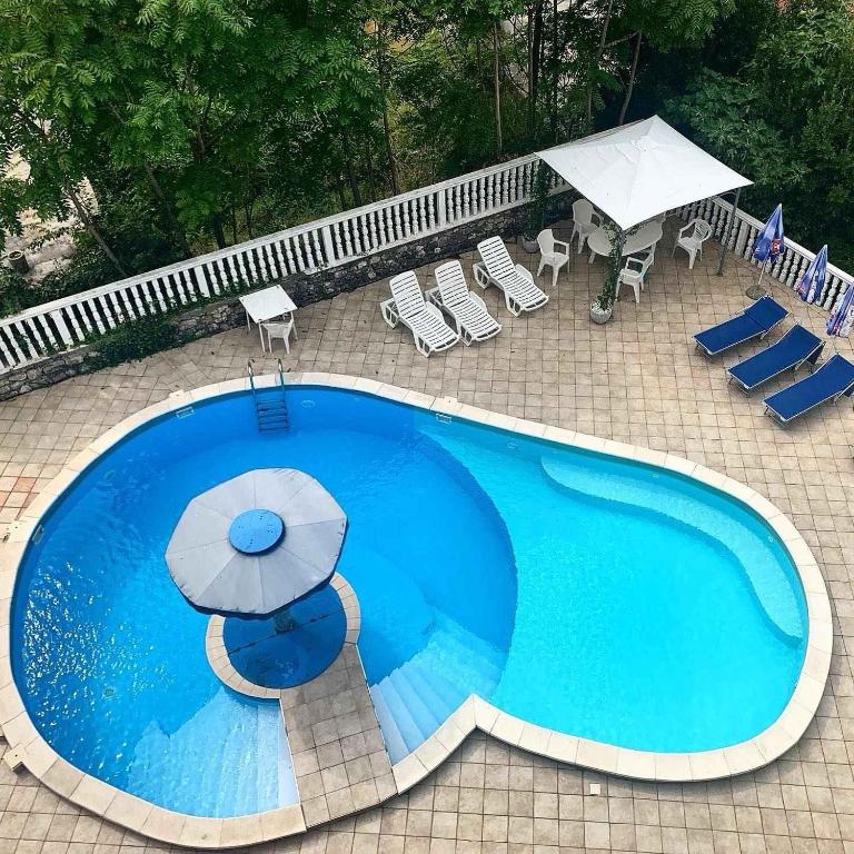 Bazén v ubytování Seaview apartment Risinium nebo v jeho okolí