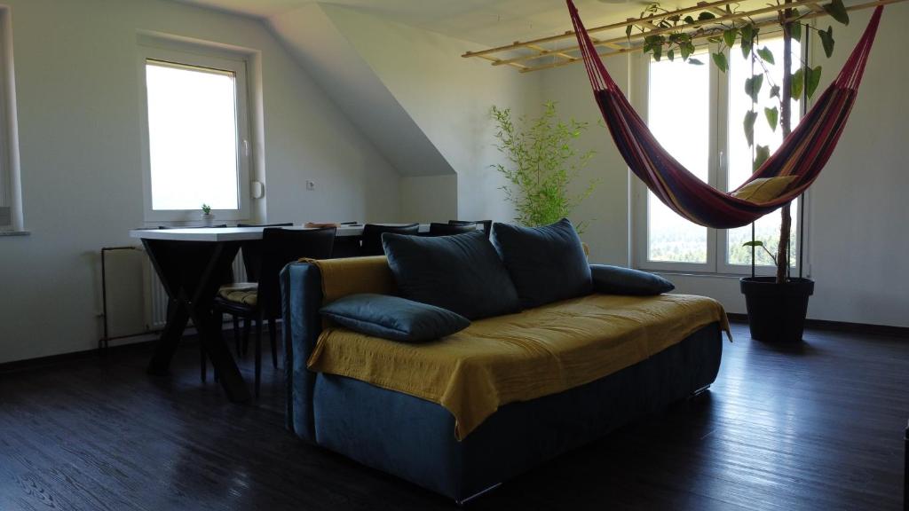 Posezení v ubytování Apartment with mountain view and rivers close by