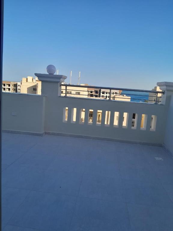 Balkón nebo terasa v ubytování خلف فندق الاليزيه