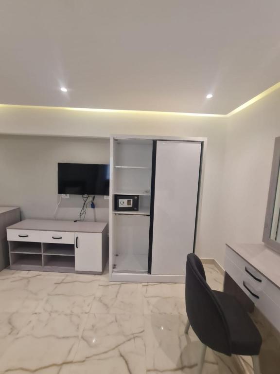 TV a/nebo společenská místnost v ubytování El Mesaadya Hotel فندق المساعدية
