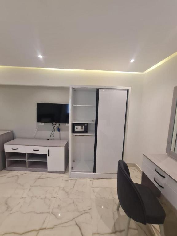 TV a/nebo společenská místnost v ubytování El Mesaadya Hotel فندق المساعدية