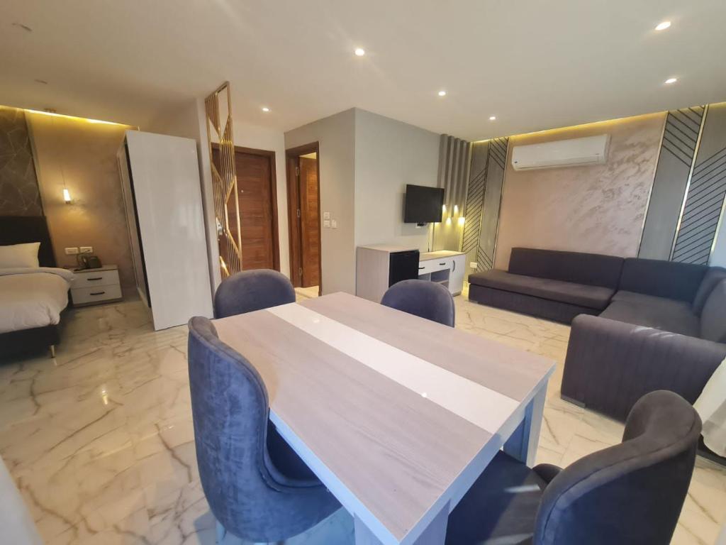 Posezení v ubytování El Mesaadya Hotel فندق المساعدية