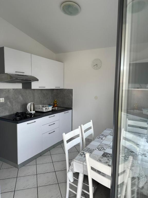 Kuchyňa alebo kuchynka v ubytovaní Apartments A&S