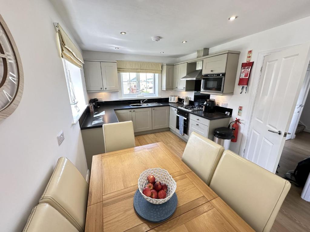 Seasalt Cottage - Part of the The Bay Filey Holiday Village with pool, gym and direct beach access, pub, restaurant, tennis and meadows walks 6