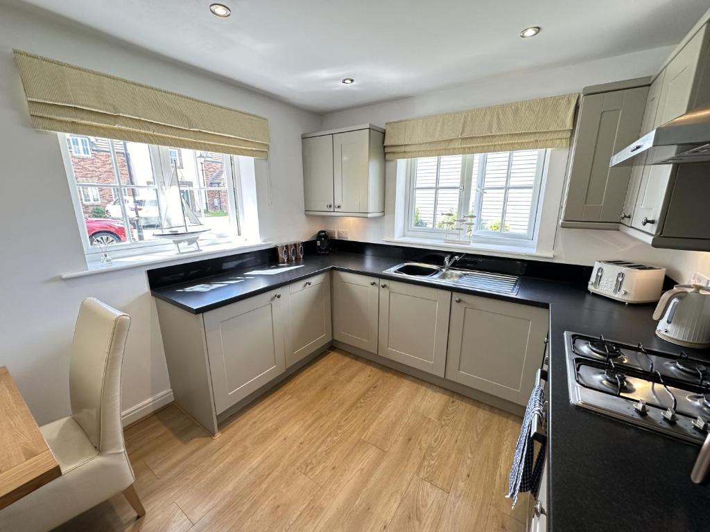 Seasalt Cottage - Part of the The Bay Filey Holiday Village with pool, gym and direct beach access, pub, restaurant, tennis and meadows walks 7
