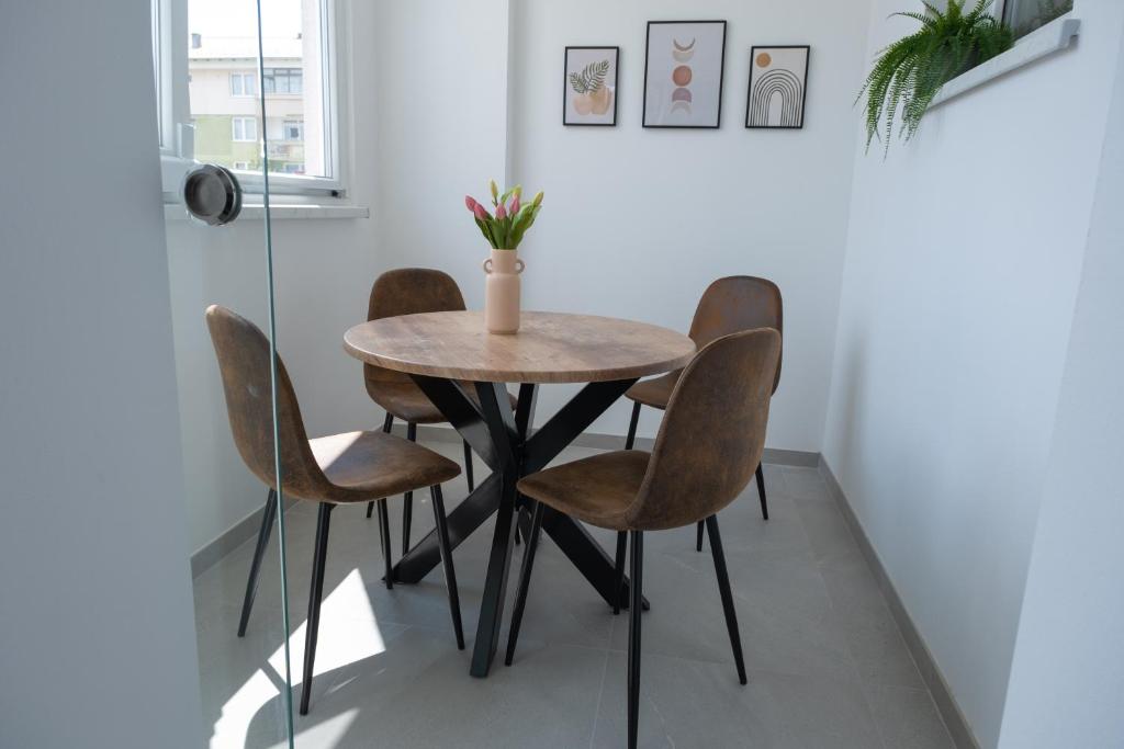 a table and four chairs in a room at Apartment Milla in Tomislavgrad