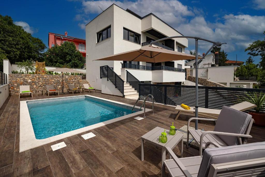 Piscina de la sau aproape de Villa BETELGEUSE supernova