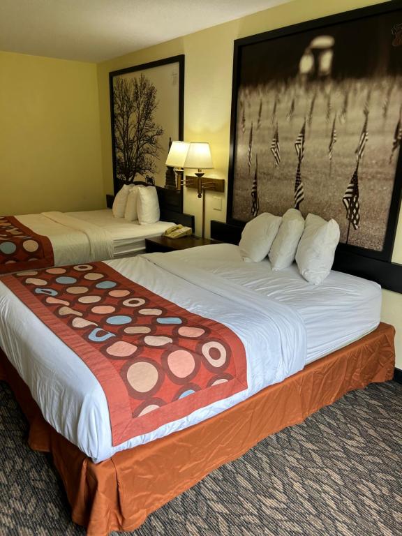 Postel nebo postele na pokoji v ubytování Super 8 by Wyndham Gettysburg