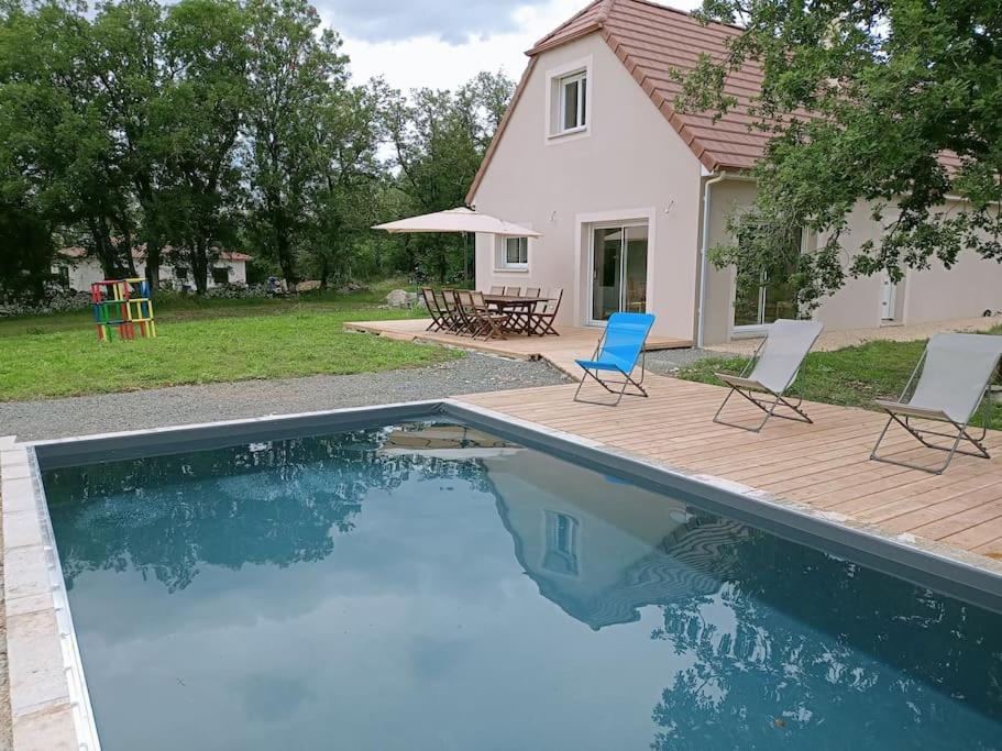 Πισίνα στο ή κοντά στο Villa Vacances vue panoramique campagne 8 pers