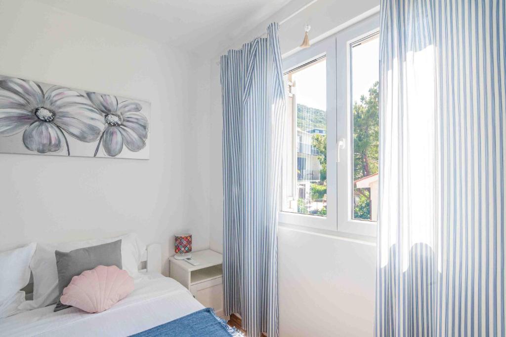 Postel nebo postele na pokoji v ubytování Krasici Suntime apartment