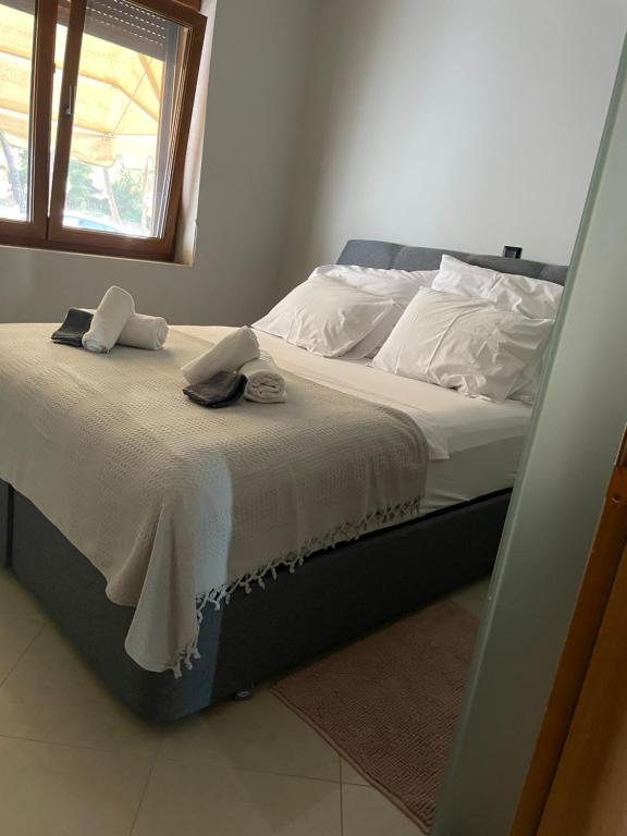 Postel nebo postele na pokoji v ubytování Sunny Seaside Villa-90 m from beach