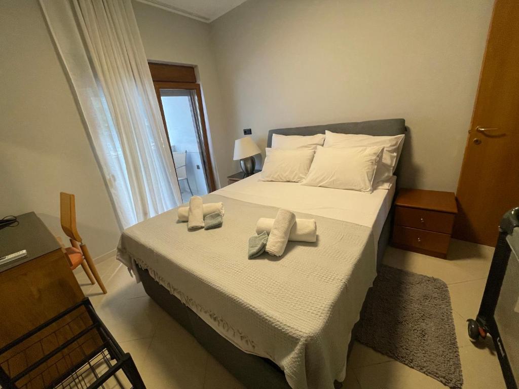 Postel nebo postele na pokoji v ubytování Sunny Seaside Villa-90 m from beach