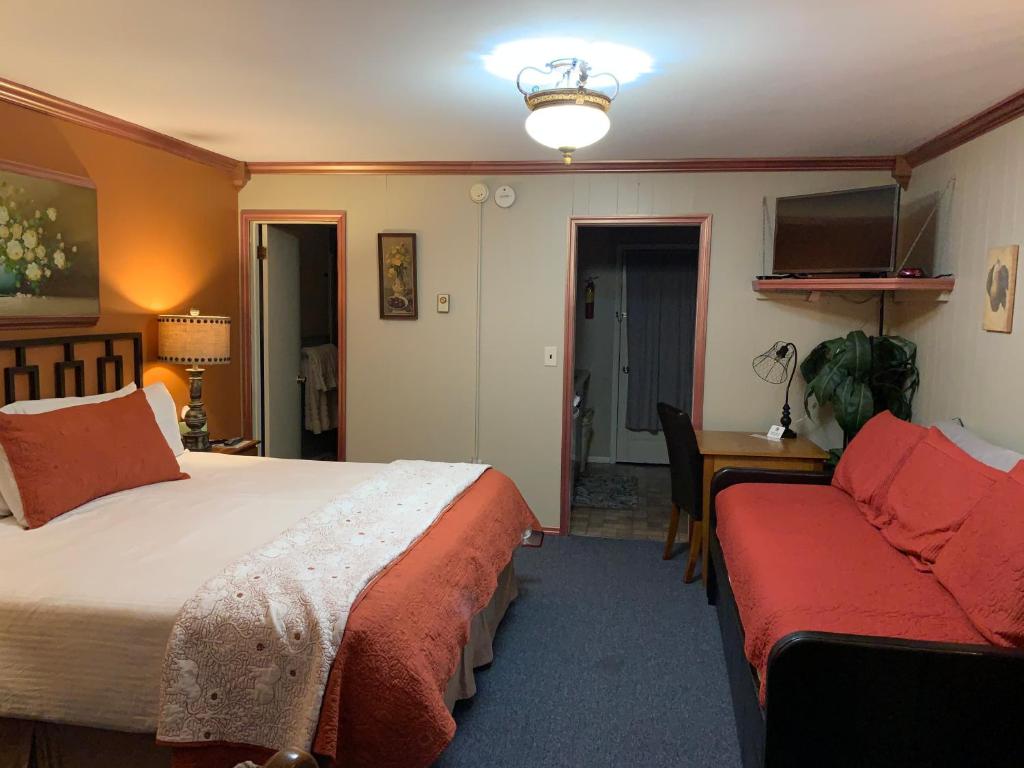 Postel nebo postele na pokoji v ubytování Starlite Motel & Suites