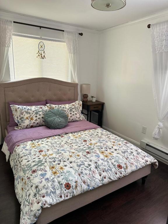 Letto o letti in una camera di Majestic Lake Front Chalet