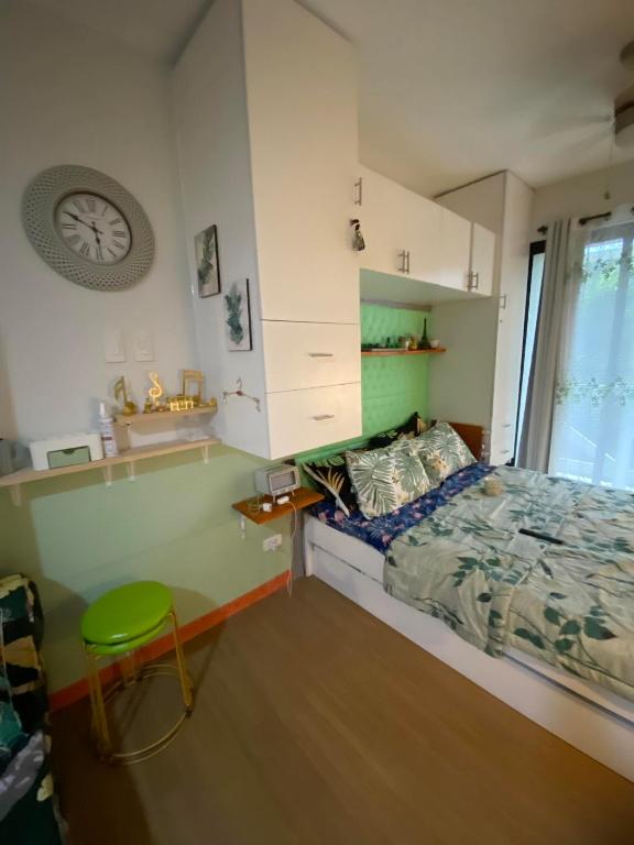 Postel nebo postele na pokoji v ubytování Summer10th Pinesuites Scandi Minimalist Deluxe