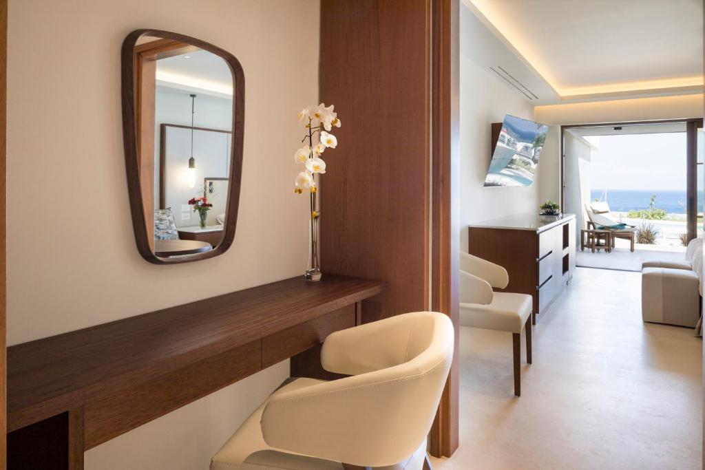 Porto Elounda Golf & Spa Resort, Six Senses Spa - Premium Junior Family Suite