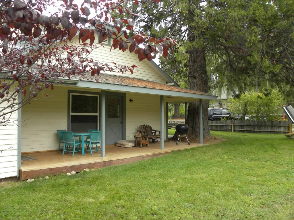 Mount Shasta Ranch Bed and Breakfast photo