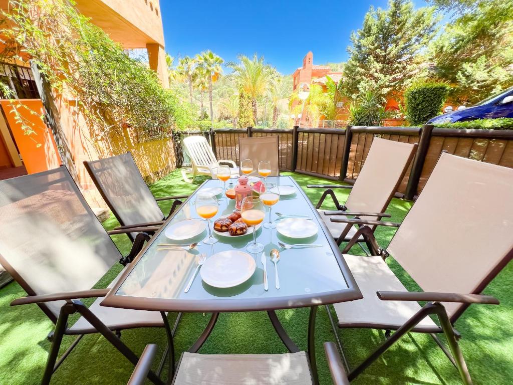 Vonkajšia záhrada v ubytovaní Apartamento la Reserva de Marbella