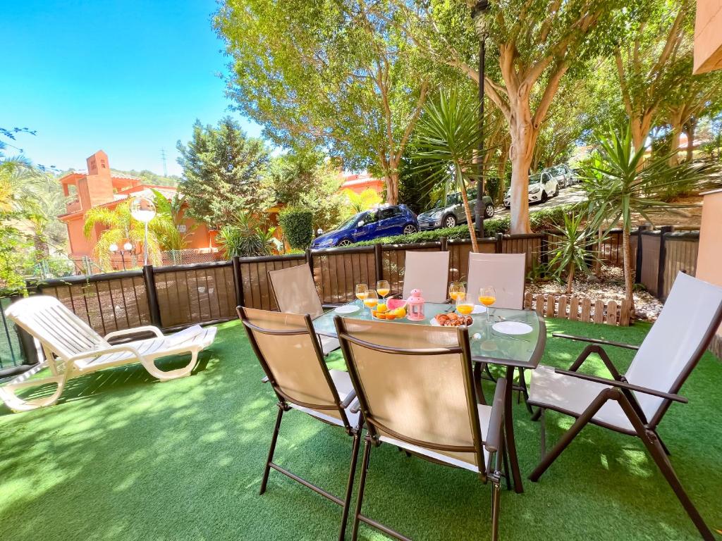 Vonkajšia záhrada v ubytovaní Apartamento la Reserva de Marbella