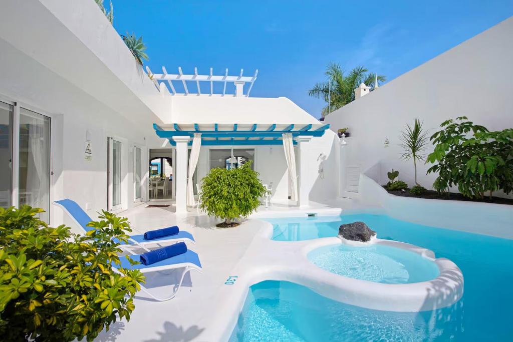 Bazén v ubytovaní KATIS Villas Boutique in Bahiazul alebo v jeho blízkosti