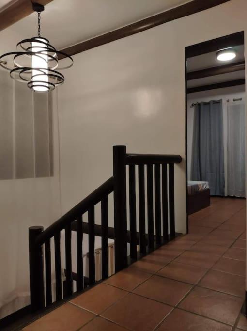 Fotografie z fotogalerie ubytování Rustic Log Cabin in Tagaytay v destinaci Tagaytay