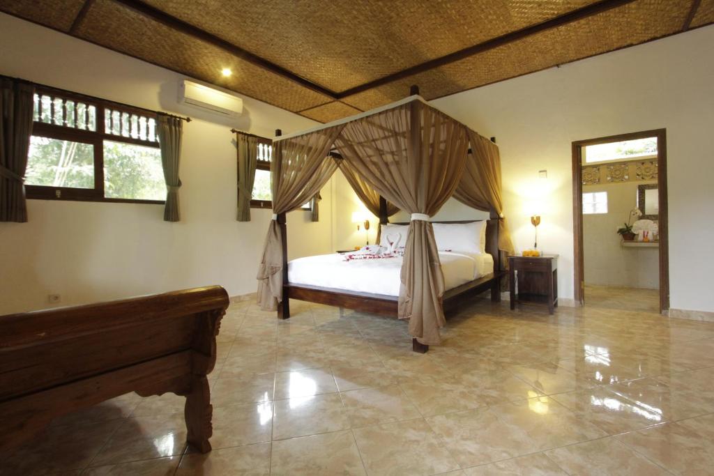Postel nebo postele na pokoji v ubytování Pekak Mangku Guest House